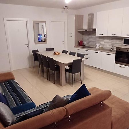 Апартаменты Lucini Ai Portici Тирано Экстерьер фото