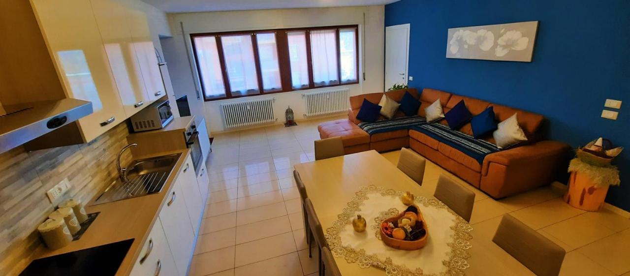 Апартаменты Lucini Ai Portici Тирано Экстерьер фото