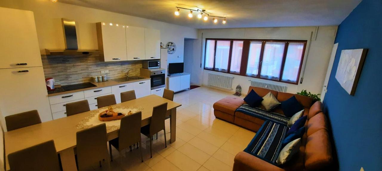 Апартаменты Lucini Ai Portici Тирано Экстерьер фото